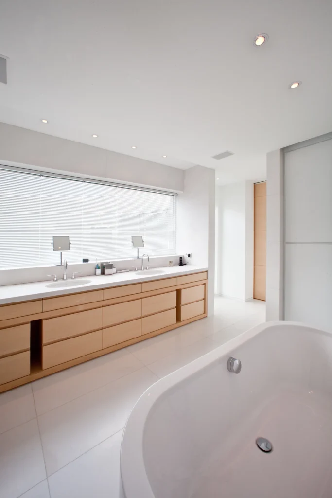 Waschtisch aus weißem Marmor Thassos und Holz - weißer Marmor Badezimmer